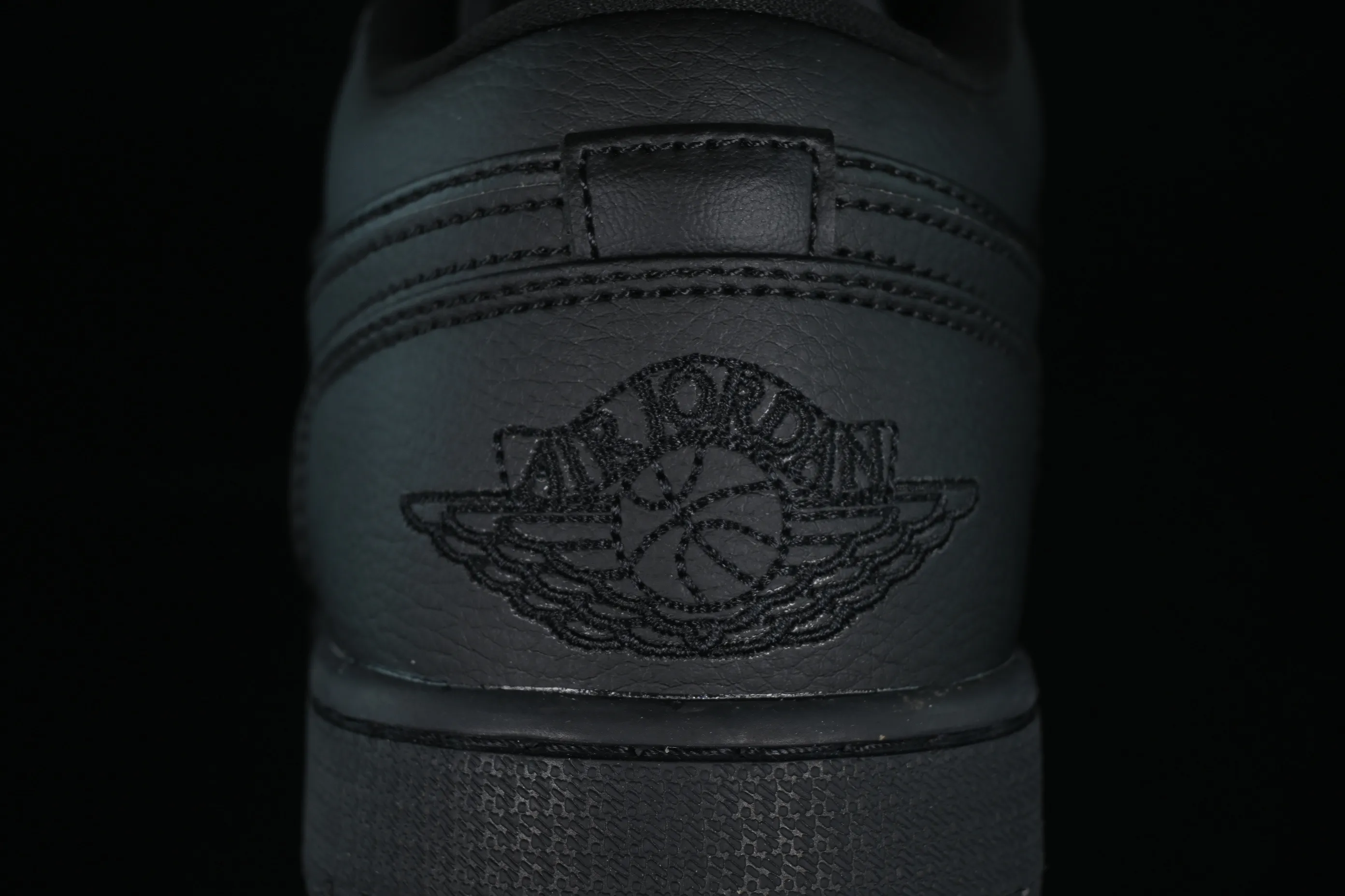 All categories Air Jordan Jordan series basketball shoes Air Jordan 1 Low Z version Air Jordan 1 Low AJ1 Joe 1 black and gray low-top cultural casual sneakers 553558-091